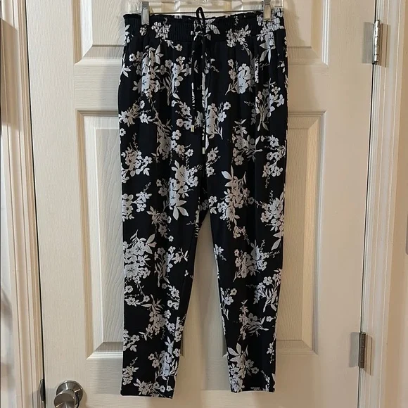 Soho Apparel (S) Floral Print Black Pants - Picture 1 of 4